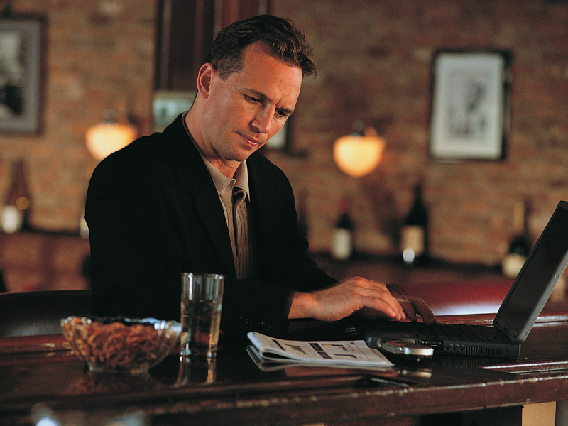 how to manage a bar