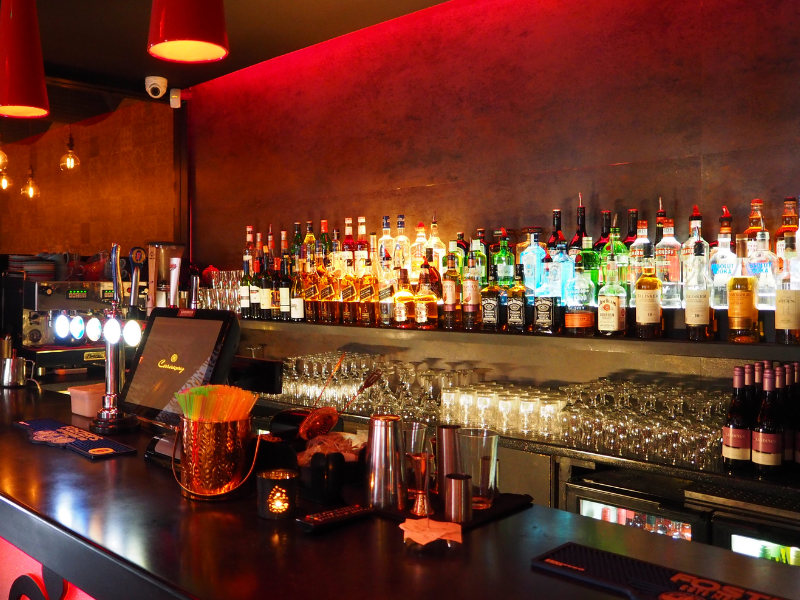 how to manage a bar