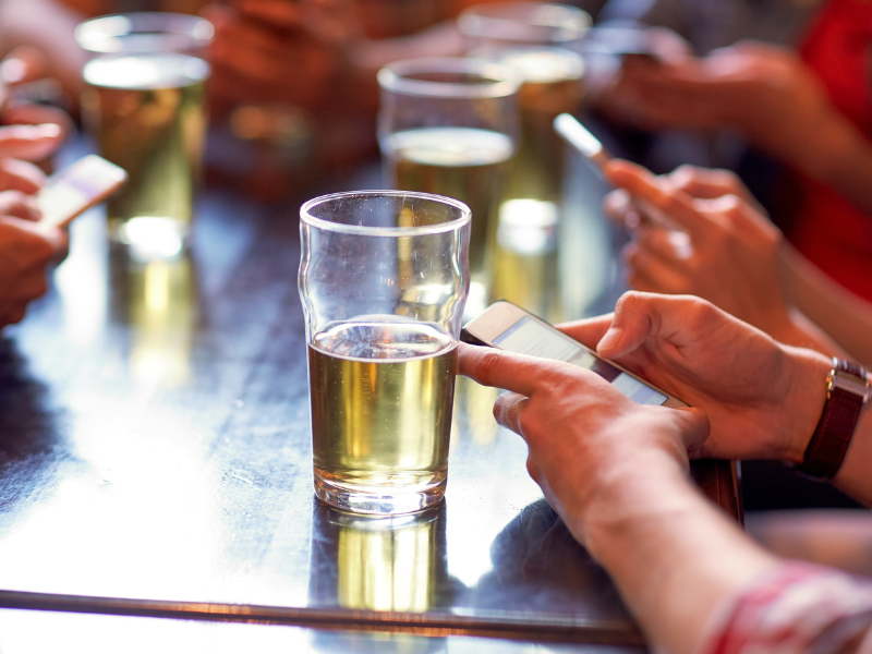 how to manage a bar