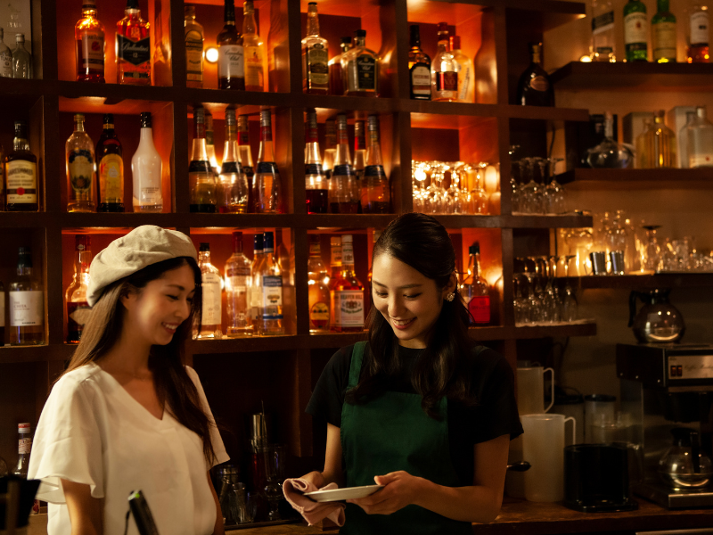 how to manage a bar