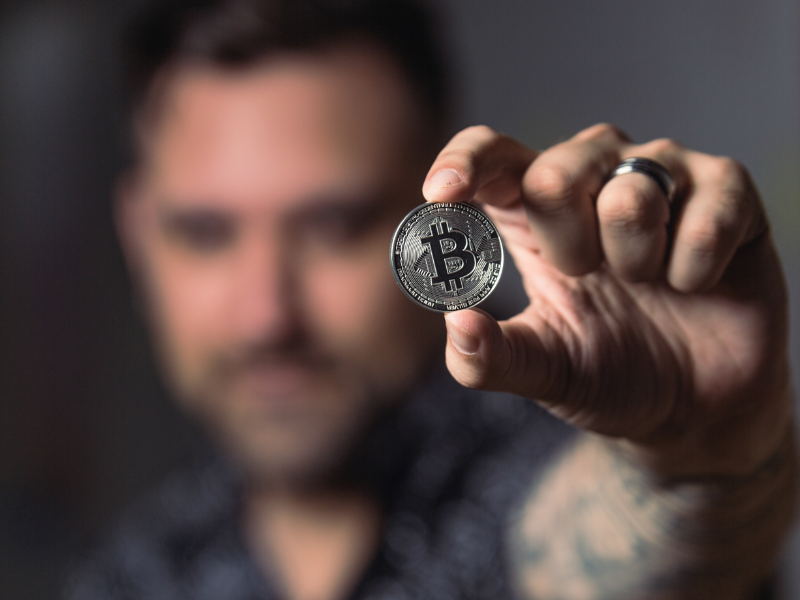 who accepts bitcoin