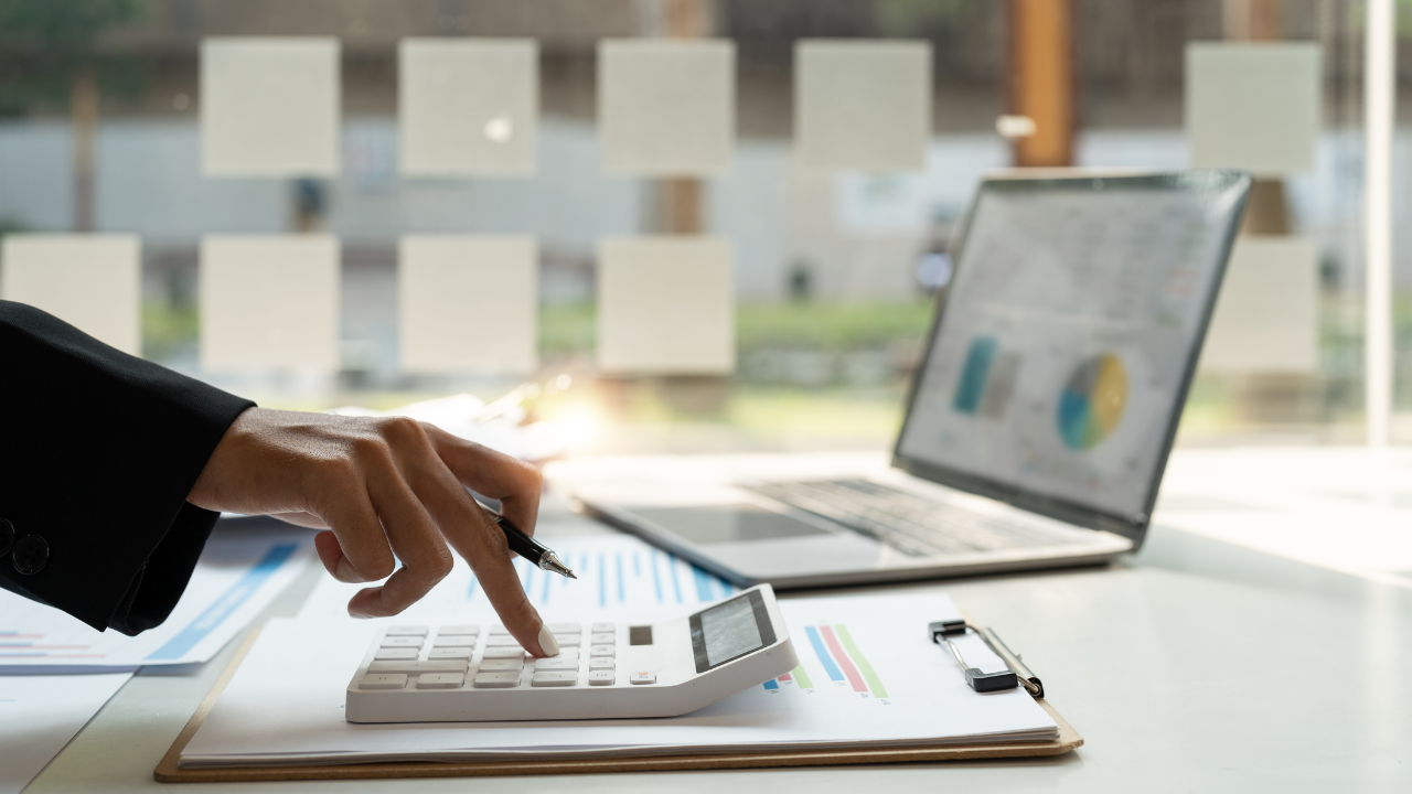 difference between bookkeeping and accounting