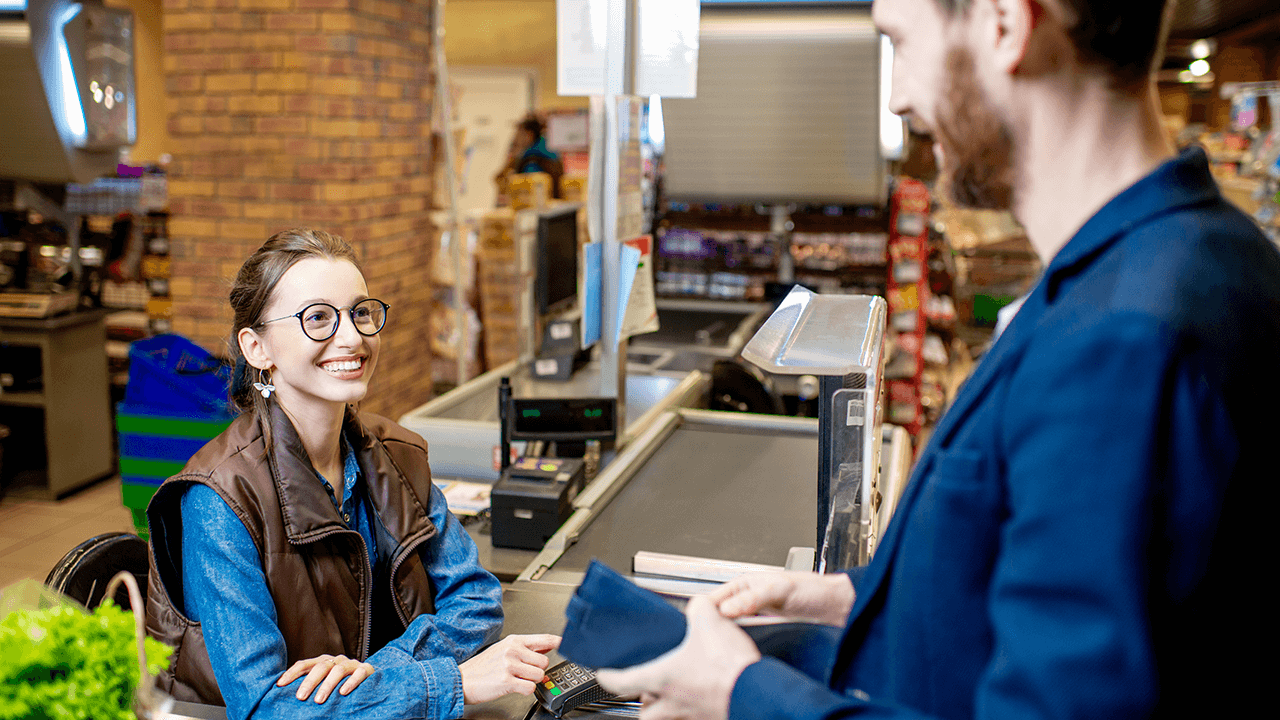 how to hire a cashier