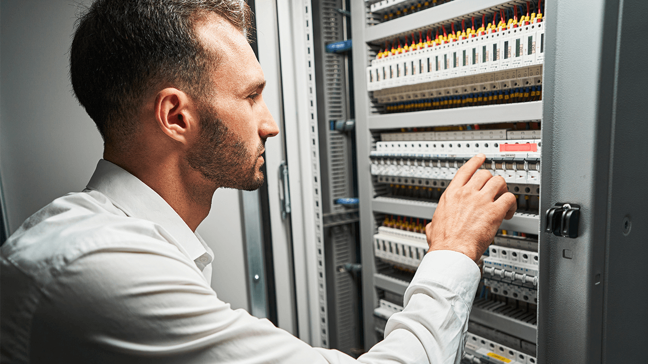 how to hire a database administrator